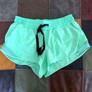 Lululemon Hotty Hot Short 2.5”